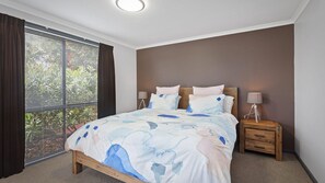 5 bedrooms, iron/ironing board, Internet - Scenic Beach Escape - Best Family Holiday, Outside Pets, Wifi *New Listing* (Apollo Bay)