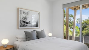 4 bedrooms, iron/ironing board, WiFi, bed sheets - Moonraker - Stunning Views, Brand New Contemporary Beach Home (Lorne)