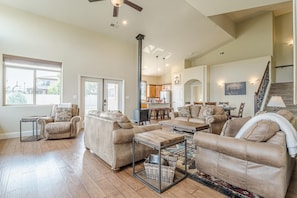 A spacious living room with multiple sofas, a coffee table, and a television in the background. - Black Bear II: 2 King Suites, Fire Pit, & Grill (Fruita)