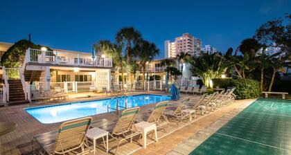 One block from Pompano Beach - condo w/ shared heated pool & sundeck