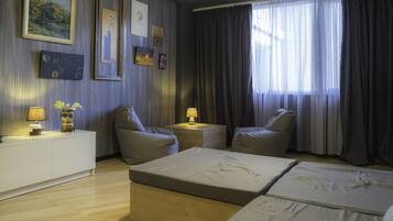 2 bedrooms, iron/ironing board, WiFi