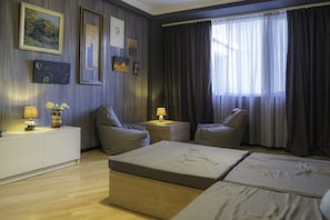 2 bedrooms, iron/ironing board, WiFi