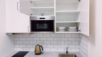 Full-sized fridge, microwave, stovetop, griddle