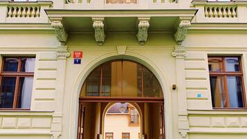 Pintu masuk hartanah