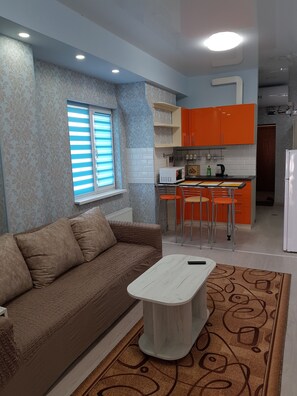 32-inch Smart TV with digital channels, TV