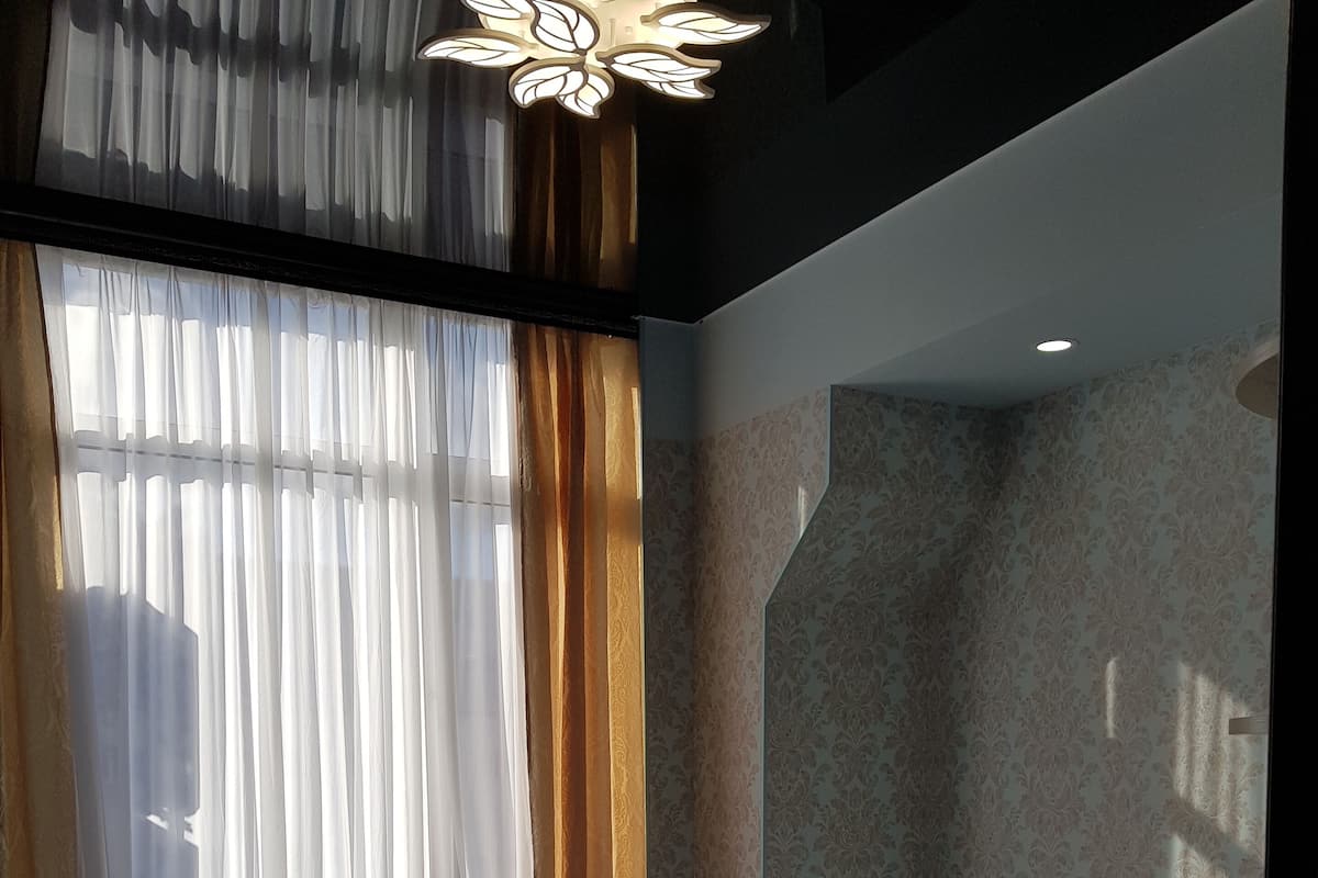 1 dormitorio, ropa de cama hipoalergénica, escritorio