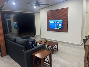 Smart TV - Beautiful Beach House right in front of the ocean! (San Luis Talpa)