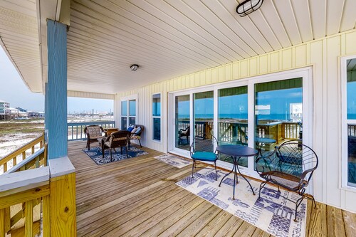 Waterfront beach house on the sound w/ breathtaking sunset views & gulf access