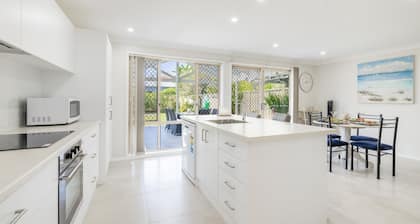 Walk on Birubi, 1/40 Ocean Ave - WIFI, Boat Parking & Water Views