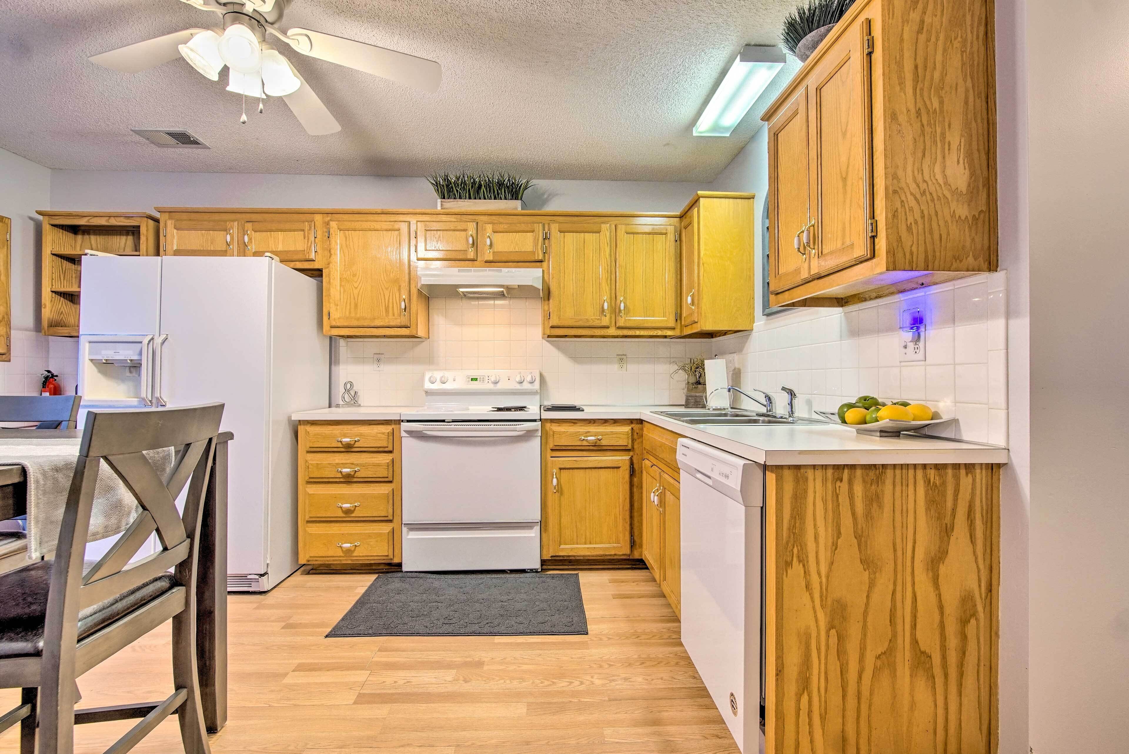 Fridge, microwave, stovetop, dishwasher