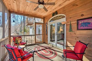 Terrace/patio - Summer in the Smokies! Hayesville Bungalow w/ Deck (Hayesville)
