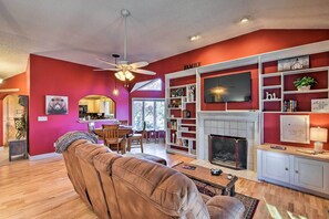TV, fireplace, DVD player, ping pong - Summer in the Smokies! Hayesville Bungalow w/ Deck (Hayesville)