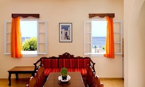 Dining - Dolphins Apartments (Santorini)