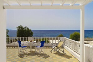 Terrace/patio - Dolphins Apartments (Santorini)