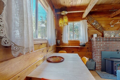 Cozy & comfortable mountain cabin with great Government Camp location