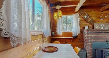 Viihtyisä ja viihtyisä vuoristomökki upealla paikalla hallitusleirillä!