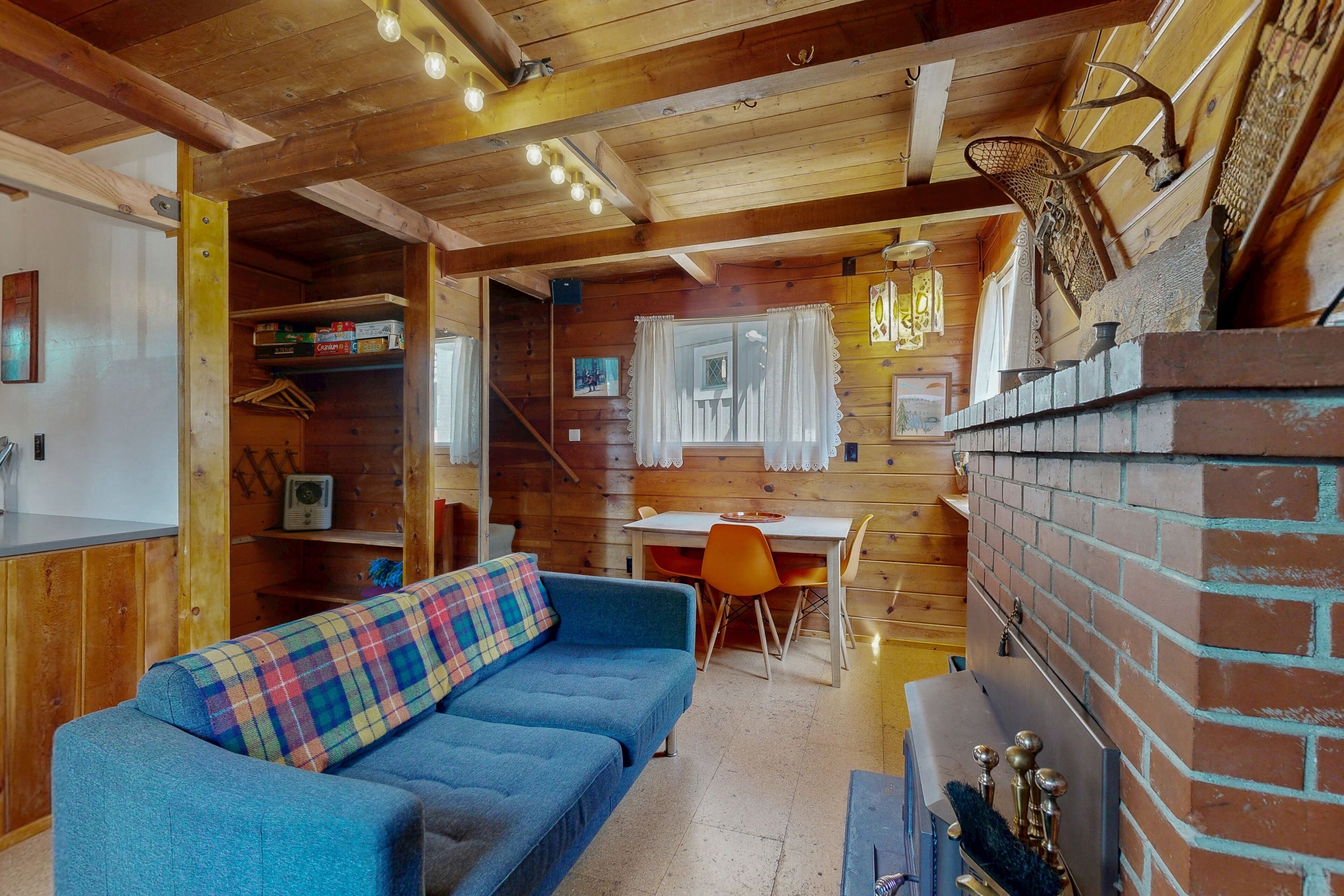 Fireplace, books, stereo