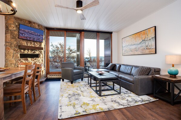 Télévision, cheminée