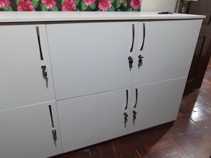 Bàn ủi/dụng cụ ủi quần áo, truy cập Internet không dây miễn phí 