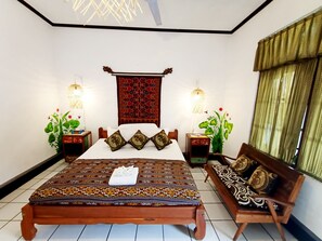 Habitació doble Comfort (AC) | Wifi gratuïta i roba de llit 