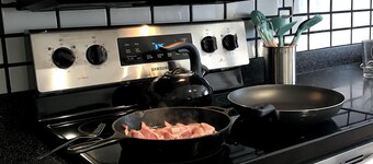 Terrific Views - Block from Town - Jacuzzi Tub