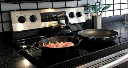 Terrific Views - Block from Town - Jacuzzi Tub