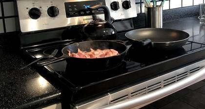 Terrific Views - Block from Town - Jacuzzi Tub