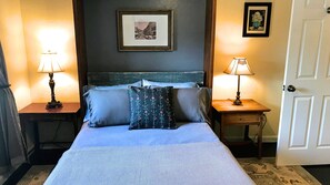 2 bedrooms, iron/ironing board, free WiFi, bed sheets - Terrific Views - Block from Town - Jacuzzi Tub (Bisbee)