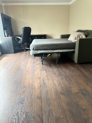 4 bedrooms, desk, iron/ironing board, free WiFi