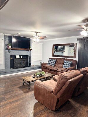 Smart TV, fireplace, books, computer monitors