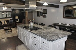 Interior - Beautiful Rustic Murfreesboro Home just minutes from I24, MTSU and more (Murfreesboro)