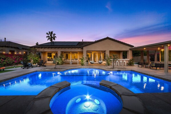 A heated pool - Encore: Pool, Spa, Hammock, Pool Table, Ping Pong! (Indio)