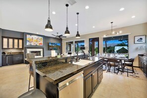 Fridge, microwave, oven, stovetop - Encore: Pool, Spa, Hammock, Pool Table, Ping Pong! (Indio)