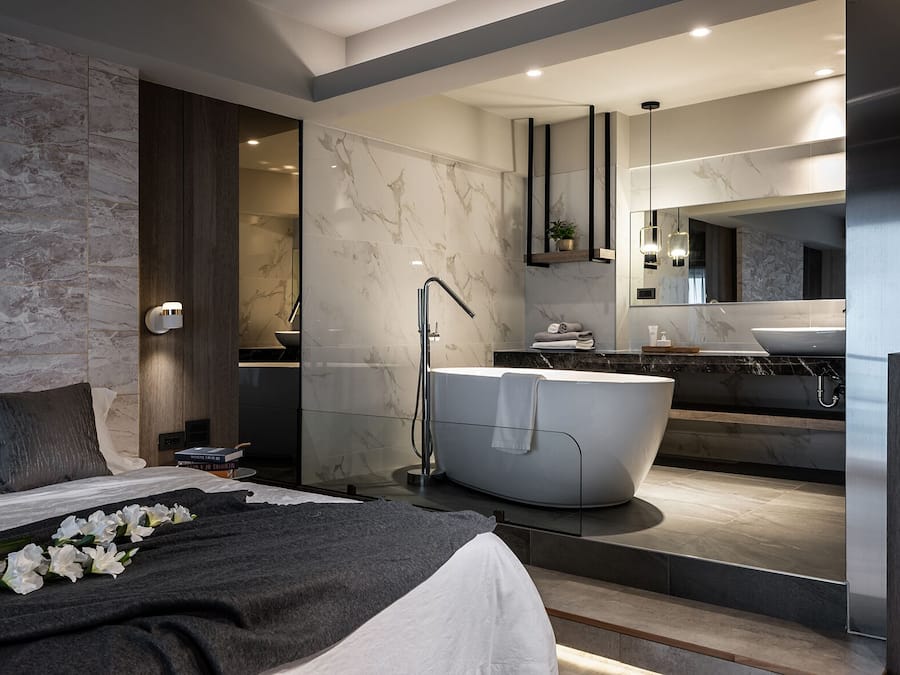 Deluxe Room, 1 Queen Bed, Bathtub, Ocean View | Premium bedding, pillow-top beds, free minibar, individually decorated