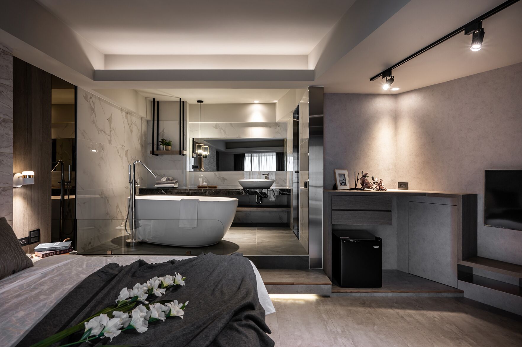 Deluxe Room, 1 Queen Bed, Bathtub, Ocean View | Premium bedding, pillowtop beds, free minibar, individually decorated