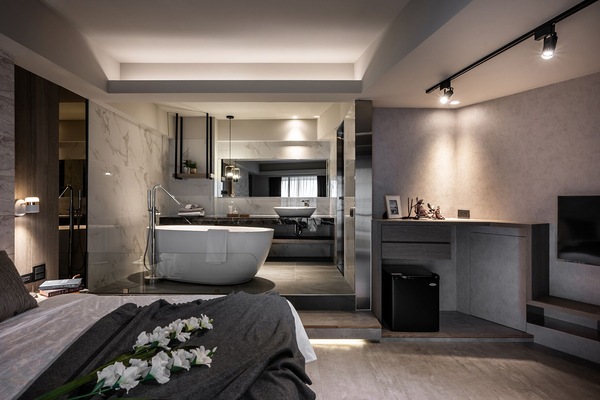 Deluxe Room, 1 Queen Bed, Bathtub, Ocean View | Premium bedding, pillowtop beds, free minibar, individually decorated