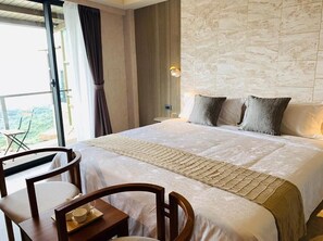 Deluxe Room, 1 Queen Bed, Bathtub, Ocean View | Premium bedding, pillow-top beds, free minibar, individually decorated - TWO Easy Inn (New Taipei City)