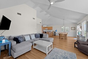 TV, DVD player, stereo - 7675- Sweet Caroline, Oasis on Hatteras Island! (Avon)