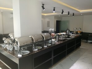 Sarapan masakan tempatan setiap hari dengan fi 