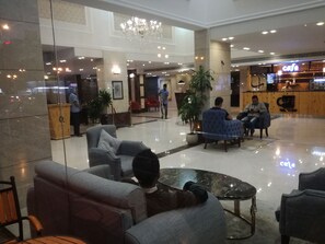 Lobby sitting area - Remaz Hotel & Suite (Al Jubail)