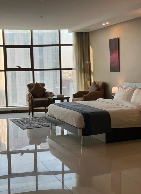 Studio | Premium bedding, memory foam beds, minibar, in-room safe - Remaz Hotel & Suite (Al Jubail)