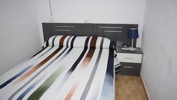 Bügeleisen/Bügelbrett, kostenloses WLAN, Bettwäsche