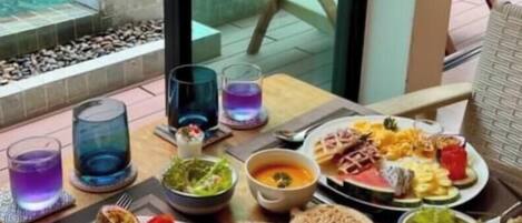 Daily continental breakfast (THB 399 per person)