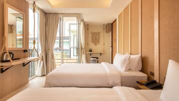 Habitación Deluxe con 2 camas individuales | 1 habitación, minibar y caja de seguridad en la habitación