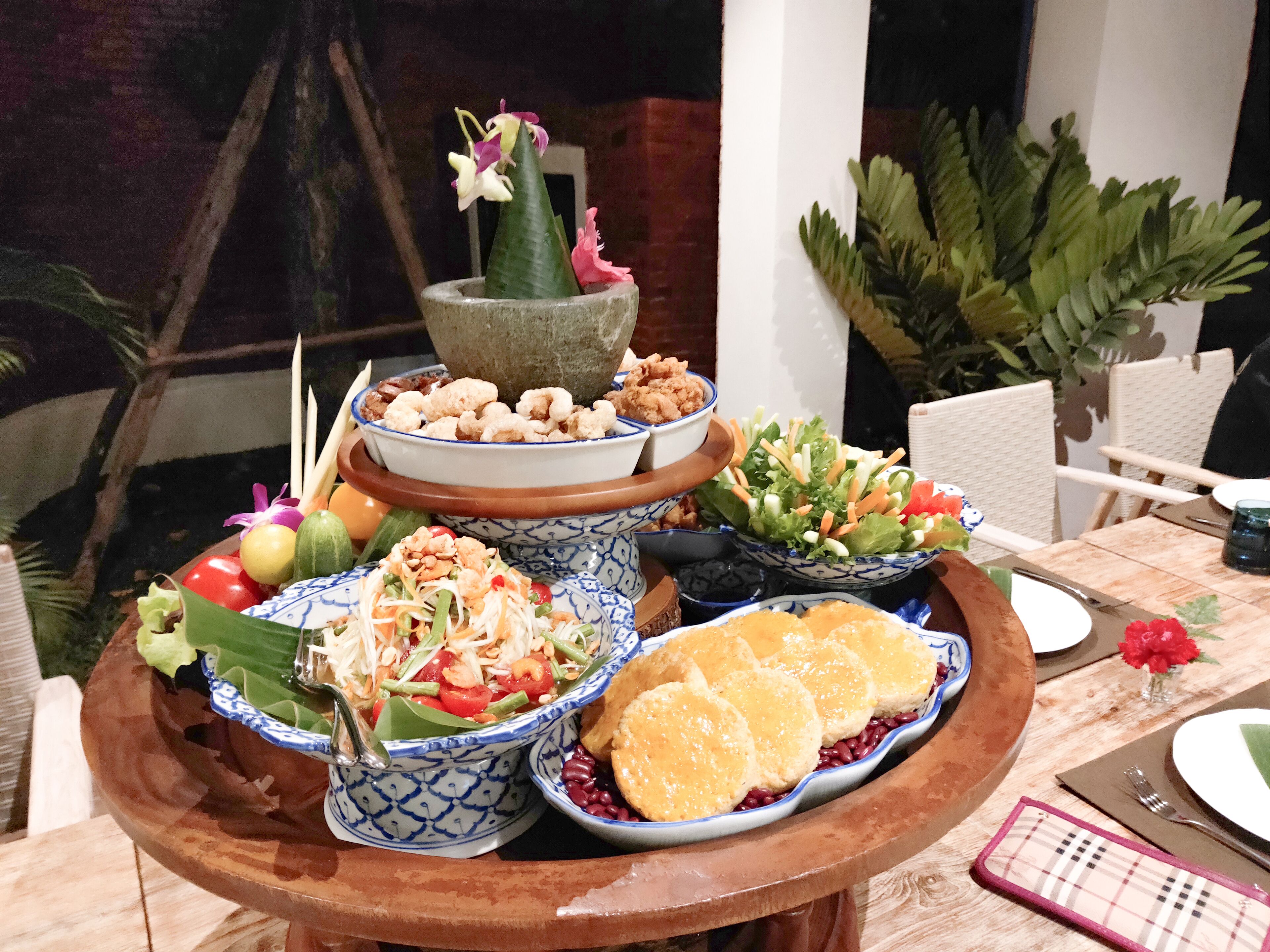 Breakfast and lunch served, local cuisine