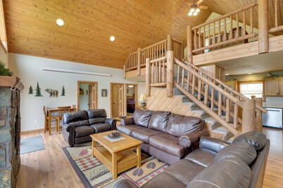 Cabin w/ On-Site Trails - 15 Miles to Mt Rushmore!