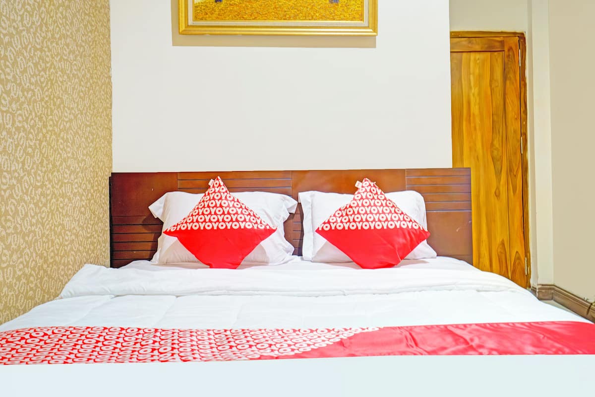 Family Suite | 1 bedroom, desk, free WiFi, bed sheets