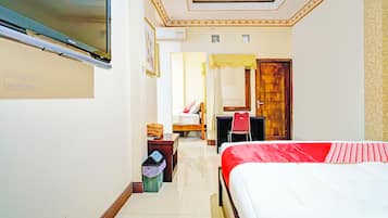 Family Suite | 1 bedroom, desk, free WiFi, bed sheets