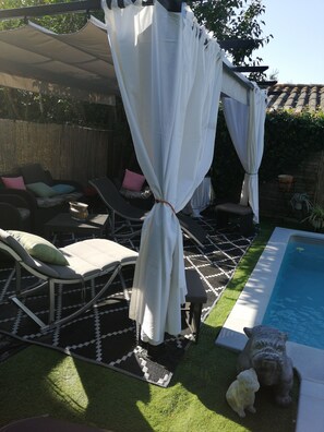 Property grounds - Vacation home with ping pong,, swimming pool, 3 bedrooms 2 shower rooms (Cheval-Blanc)