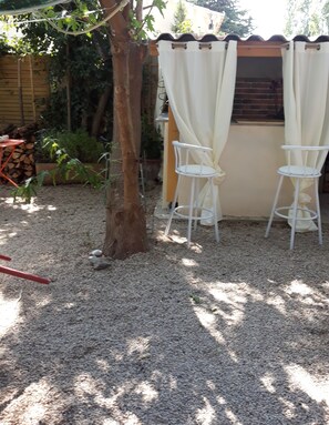 Property grounds - Vacation home with ping pong,, swimming pool, 3 bedrooms 2 shower rooms (Cheval-Blanc)